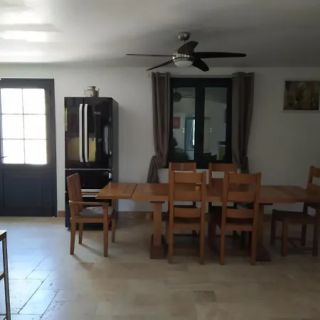 Villa Grand En Face Du Village